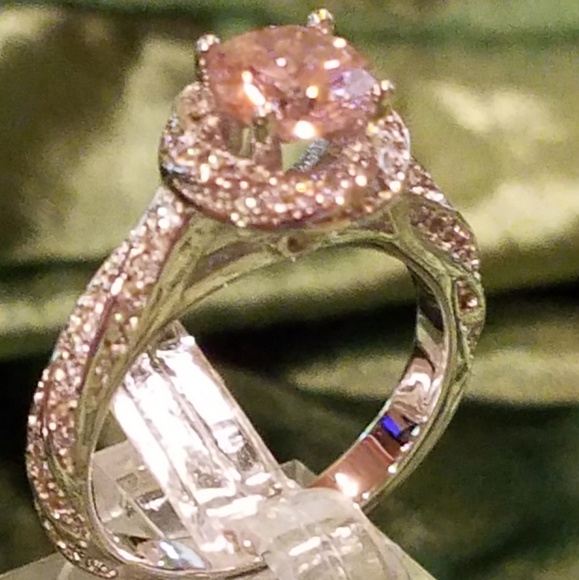 Jewelry - Pink and white sapphire ring